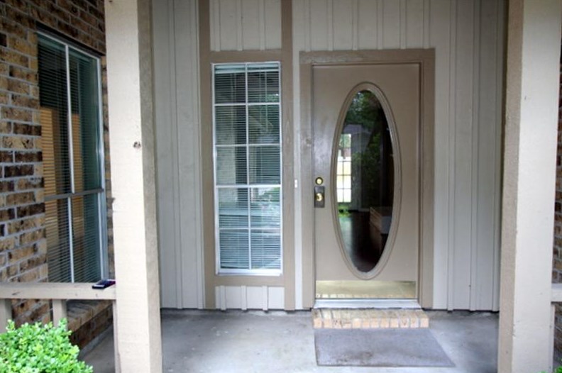 10 Brentwood Oaks Ct, Spring TX  77381-2525 exterior