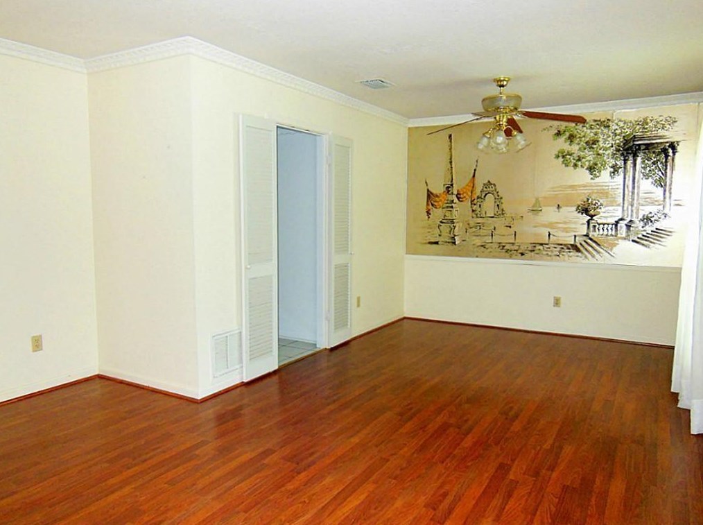 9323 Sharpview Dr, Houston TX  77036-5221 exterior
