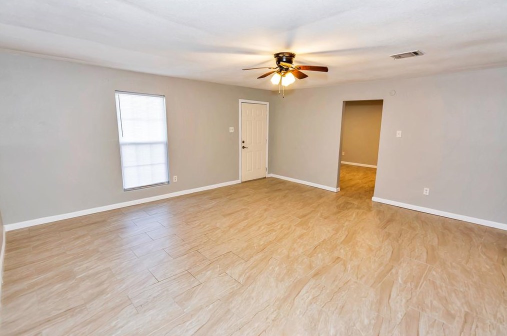 1226 Northview Dr, Angleton TX  77515-3728 exterior