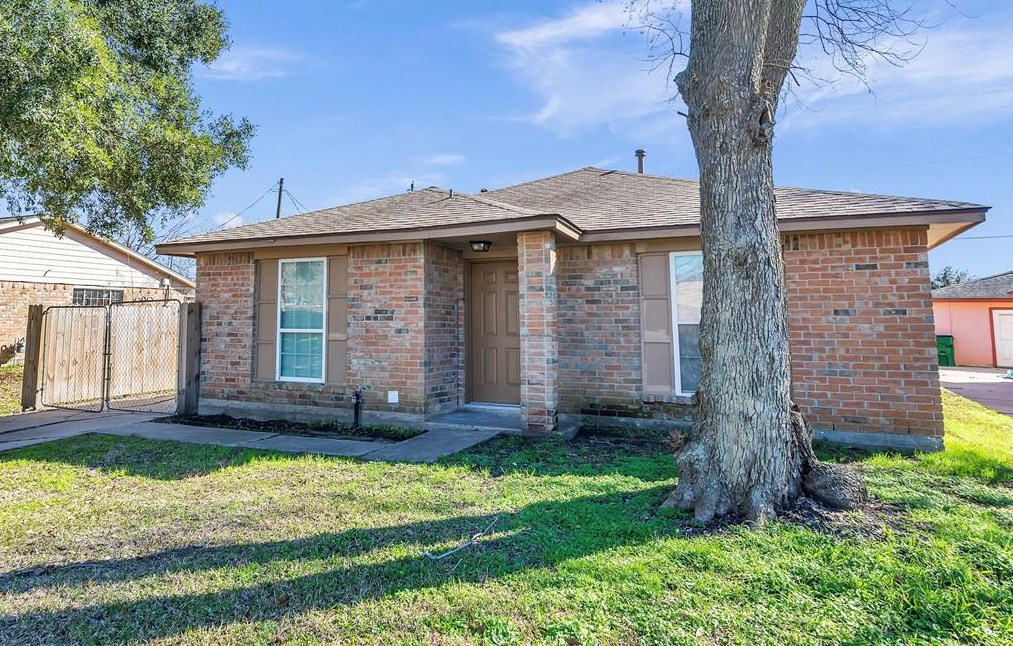 1226 Northview Dr, Angleton, TX 77515