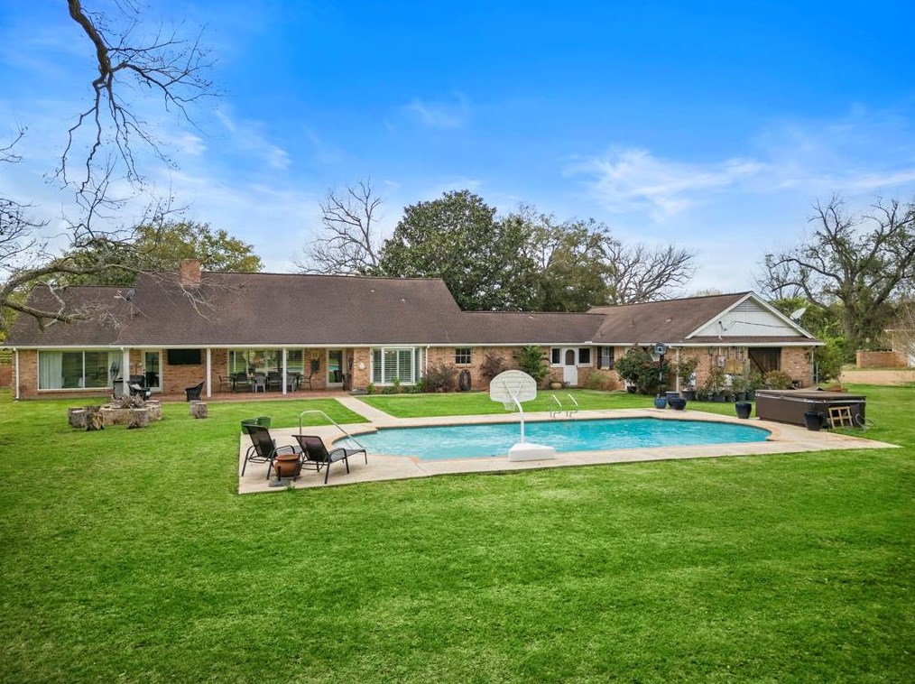 6610 Country Ln, Richmond TX 77406-7734 exterior