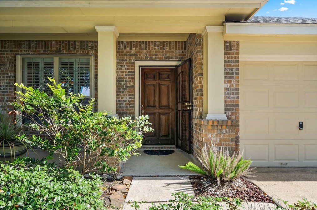15915 Hidden Manor Dr, Houston, TX 77049-1073