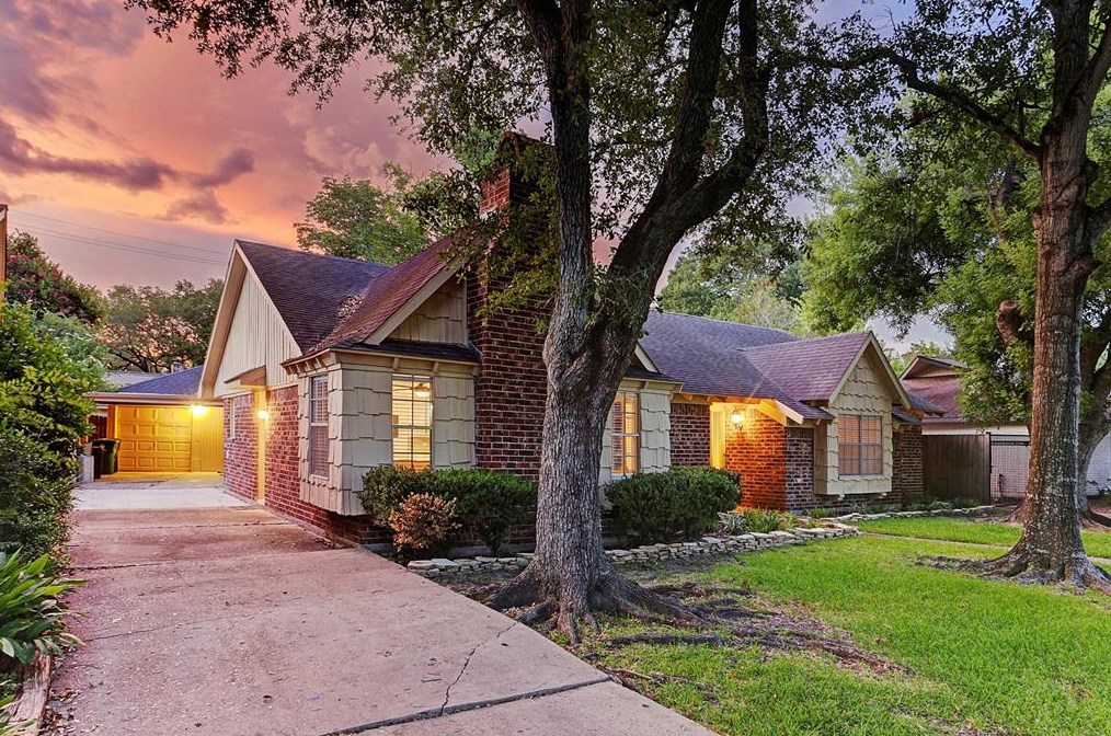 5846 Paisley St, Houston, TX 77096