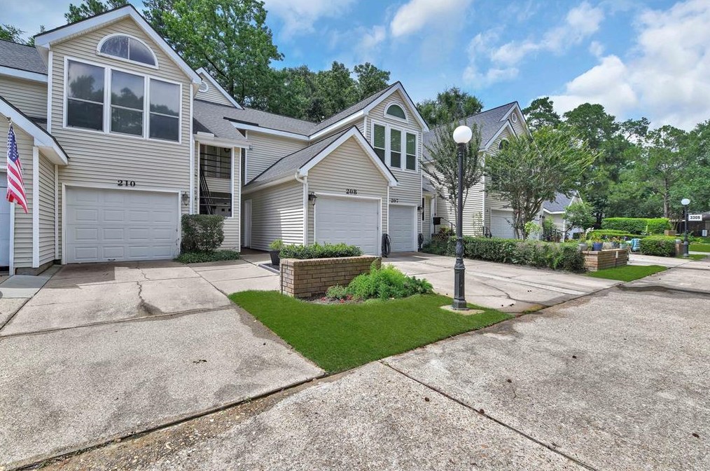 3305 Golden Trails Dr, Humble, TX 77345-5116