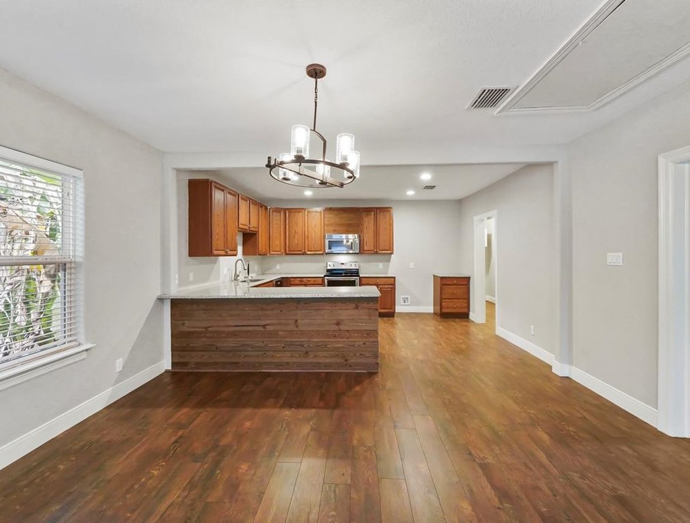 11930 15th St, Santa Fe, TX 77510-2156