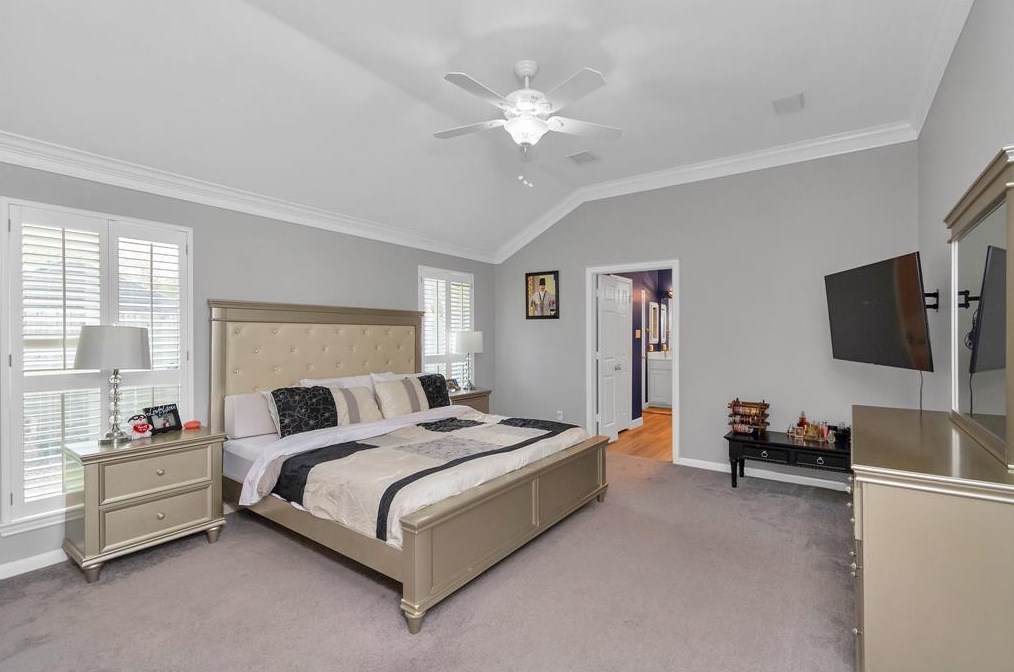 1303 Raintree Cir, Sugar Land, TX 77479