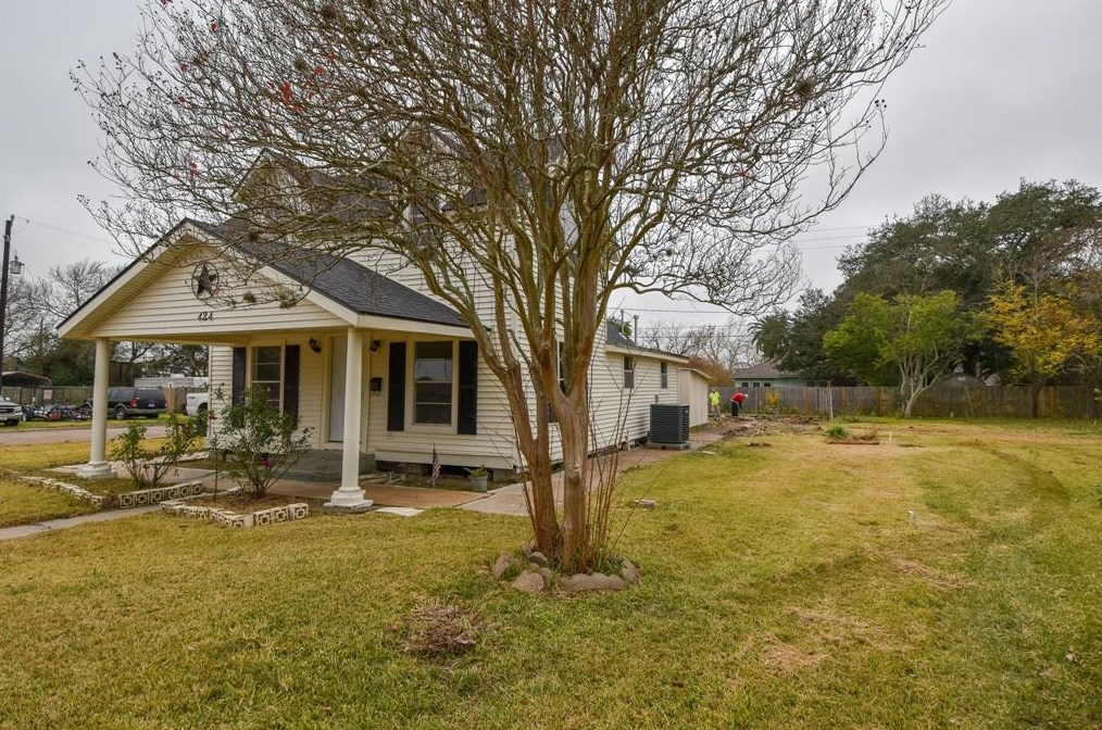 424 S Broadway St, Morgans Point, TX 77571