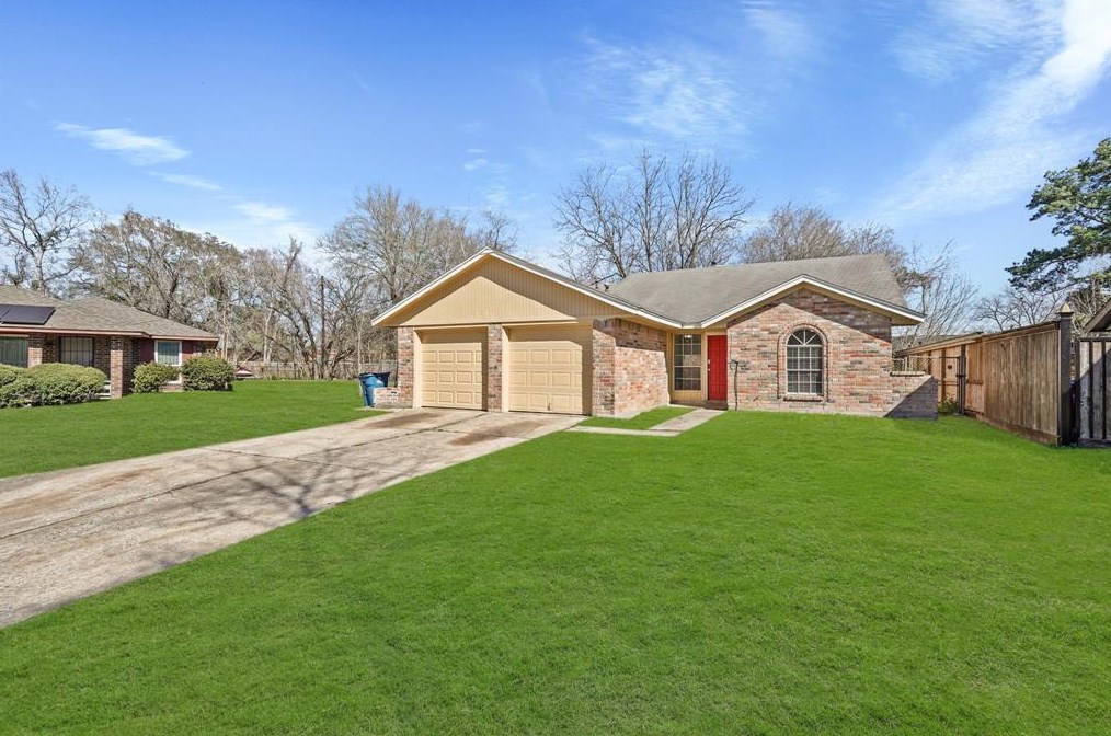 8714 Charney Ln, Houston, TX 77088