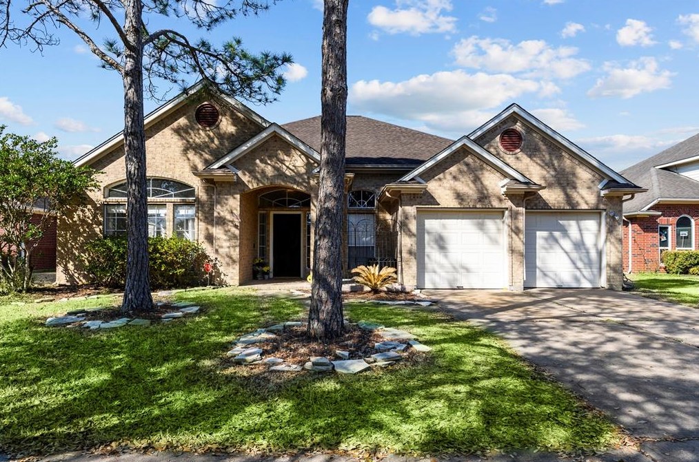 103 Island Breeze Cir, League City, TX 77573-4383