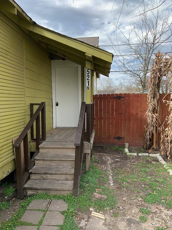 521 Rosamond St #b, Houston, TX 77076
