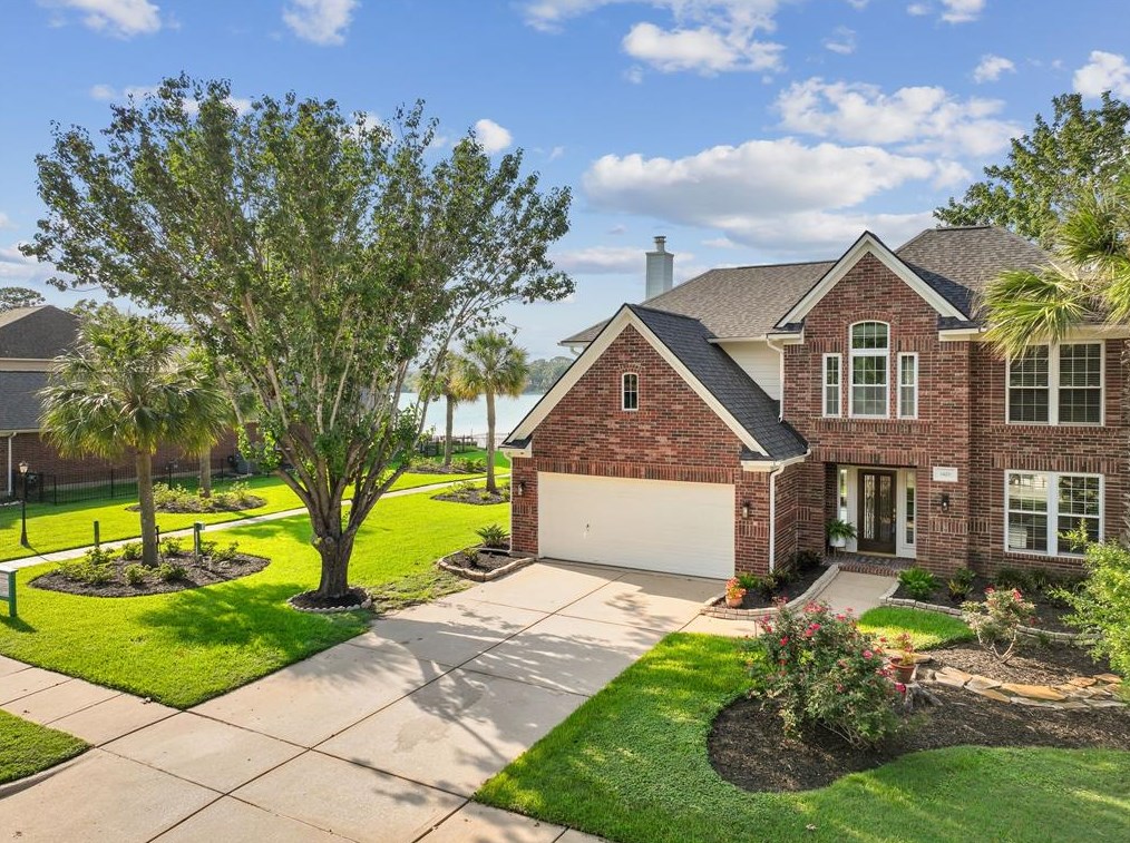 1428 Mija Ln, Taylor Lake Village, TX 77586-2400