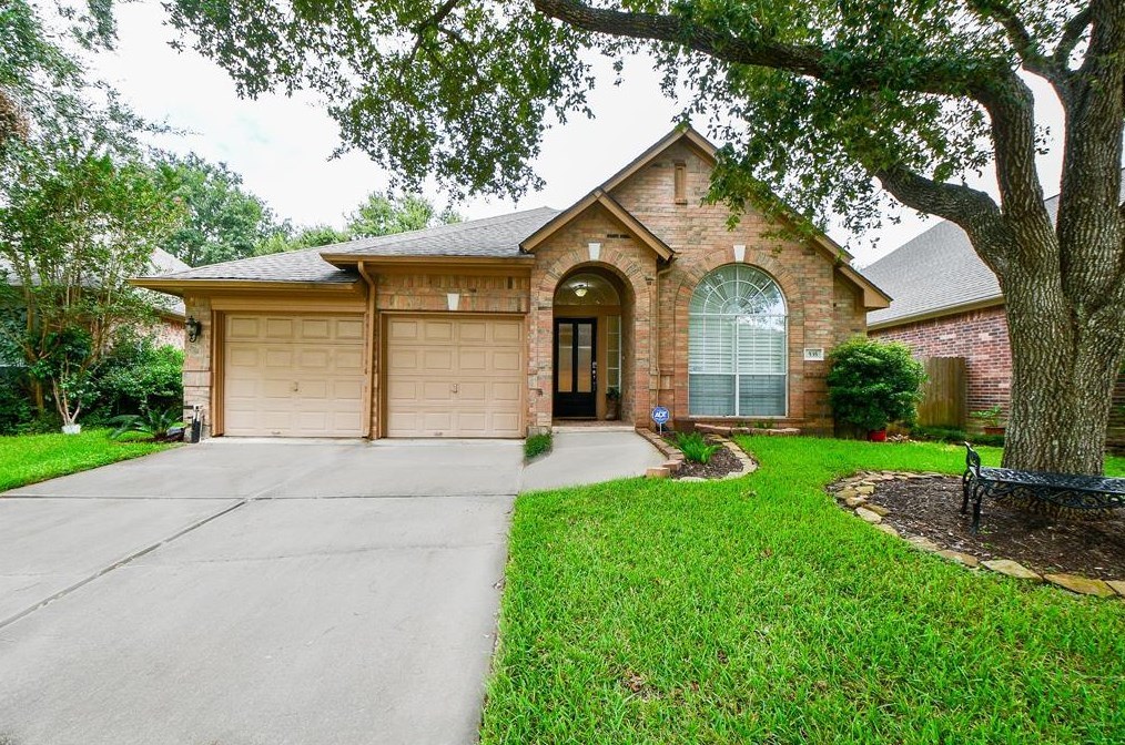 535 Avery Dr, Sugar Land, TX 77479