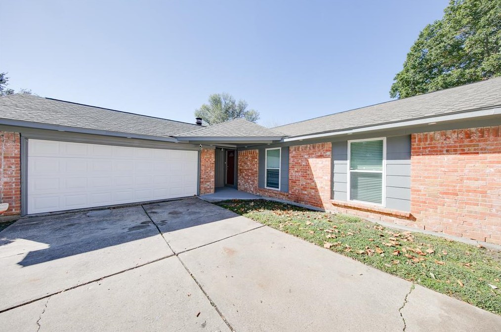 614 Leicester Ln, Houston TX  77034-5446 exterior