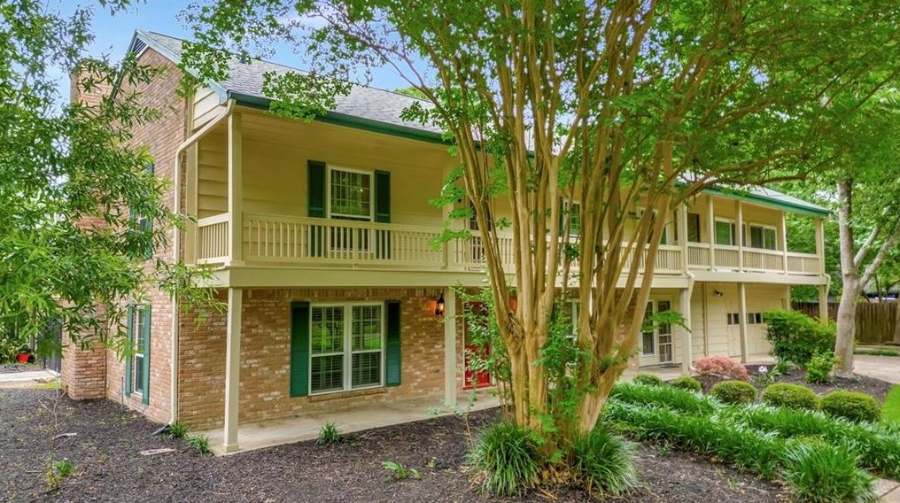 4002 Laurel Grove Dr, Taylor Lake Village, TX 77586-5015