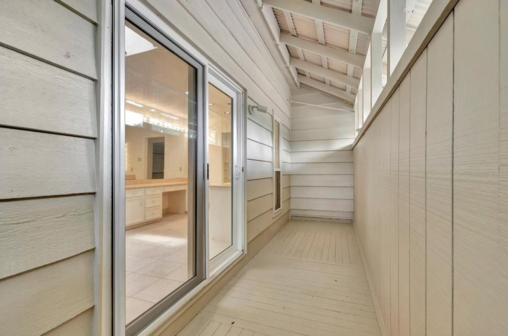 4002 Laurel Grv Dr, Taylor Lake Village TX 77586-5015 exterior