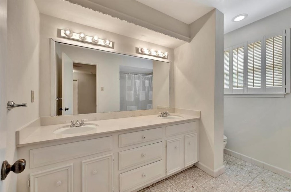 4002 Laurel Grv Dr, Taylor Lake Village TX 77586-5015 exterior