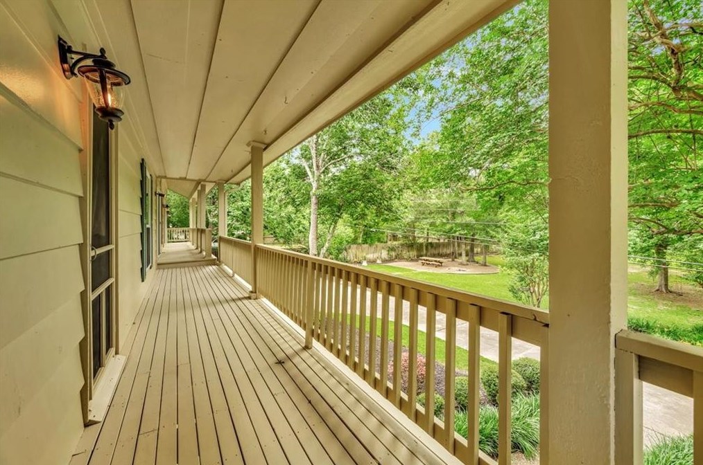 4002 Laurel Grv Dr, Taylor Lake Village TX 77586-5015 exterior