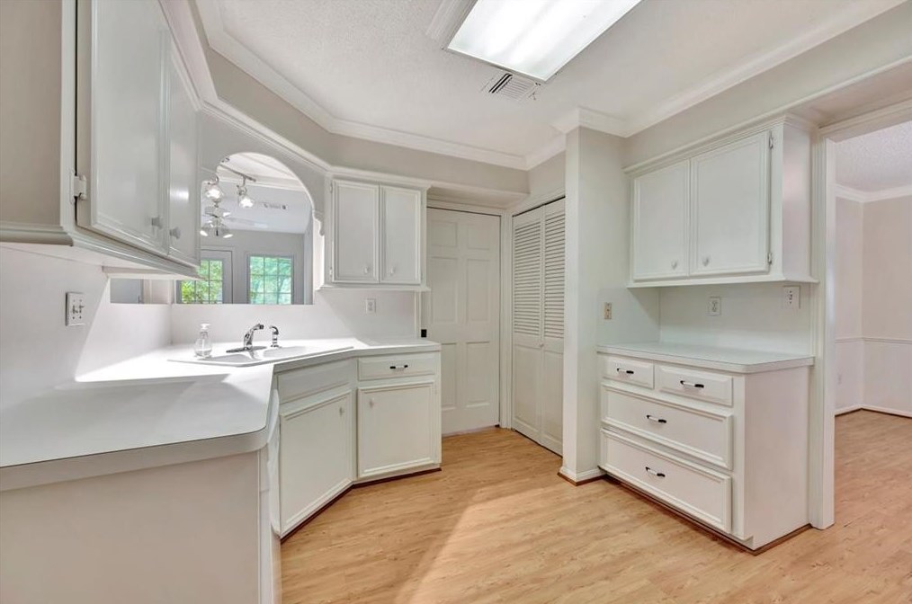 4002 Laurel Grv Dr, Taylor Lake Village TX 77586-5015 exterior