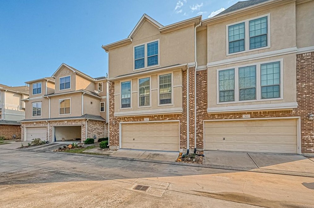 7816 Stoneyway Dr, Houston TX  77040-5155 exterior