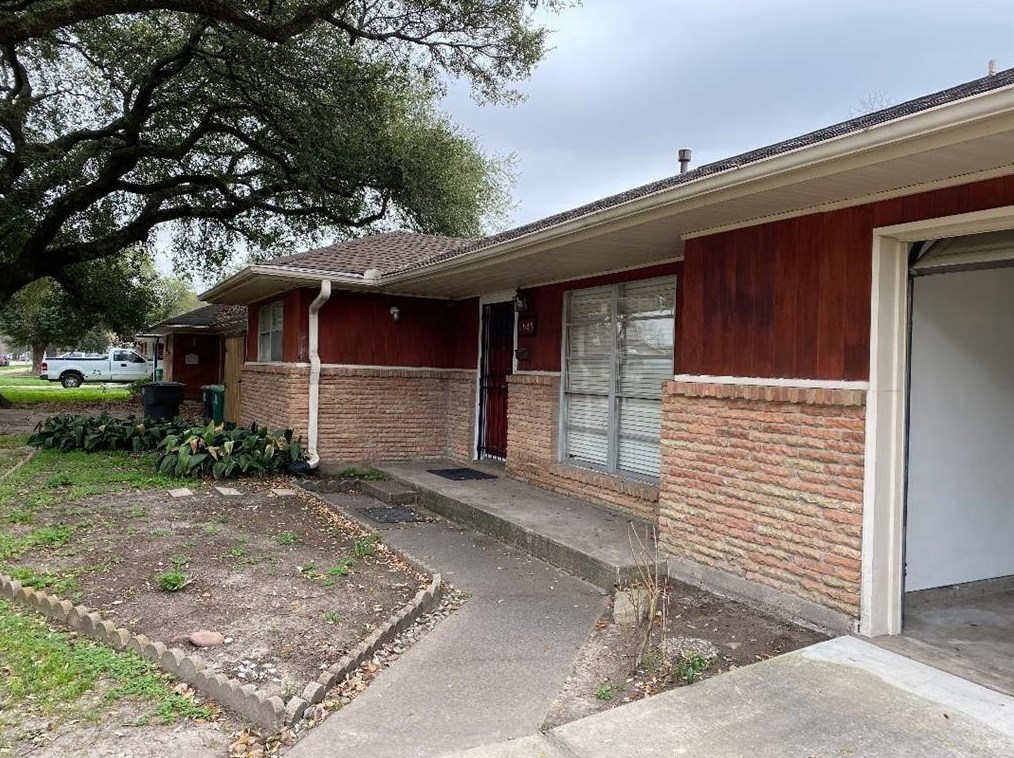 8049 Cedel Dr, Houston, TX 77055