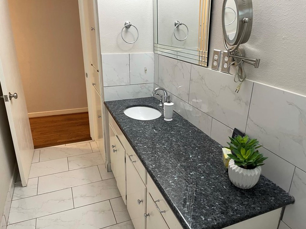 8627 Mcavoy Dr, Houston TX  77074-7307 exterior