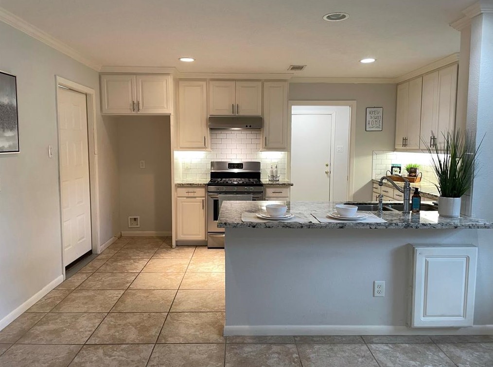 8627 Mcavoy Dr, Houston TX  77074-7307 exterior