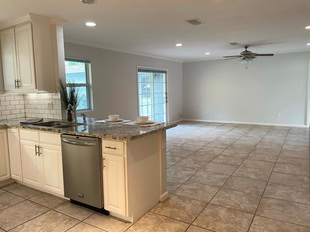 8627 Mcavoy Dr, Houston TX  77074-7307 exterior