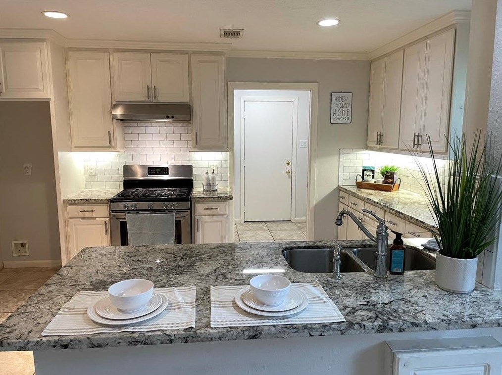 8627 Mcavoy Dr, Houston TX  77074-7307 exterior