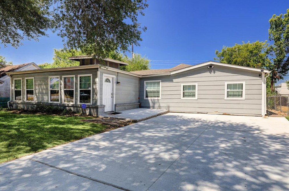 6618 Burkett St, Houston, TX 77021-2324
