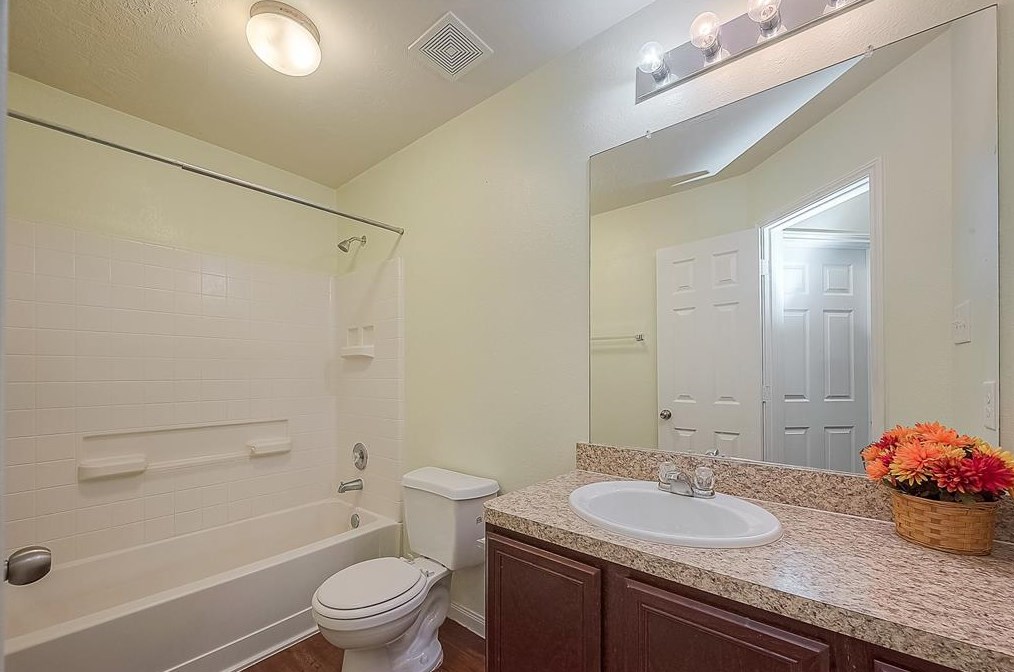 22258 Queenbury Hl Dr, Houston TX  77073-5685 exterior