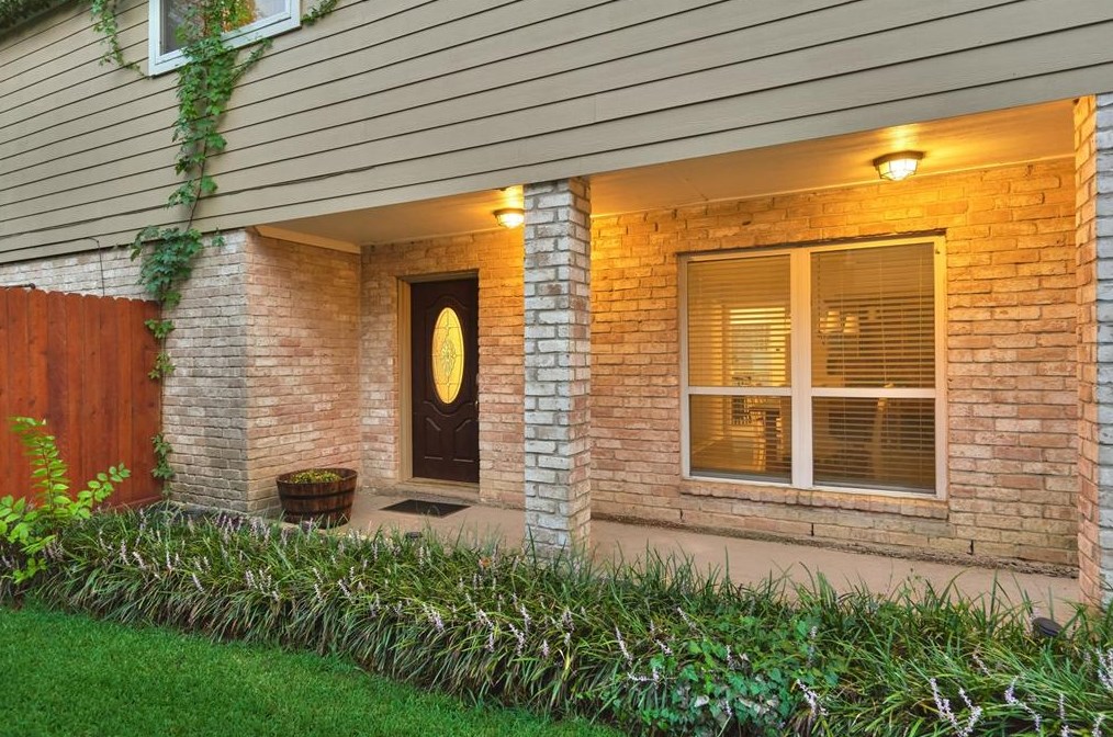 3302 Candlelon Dr, Spring, TX 77388-5208