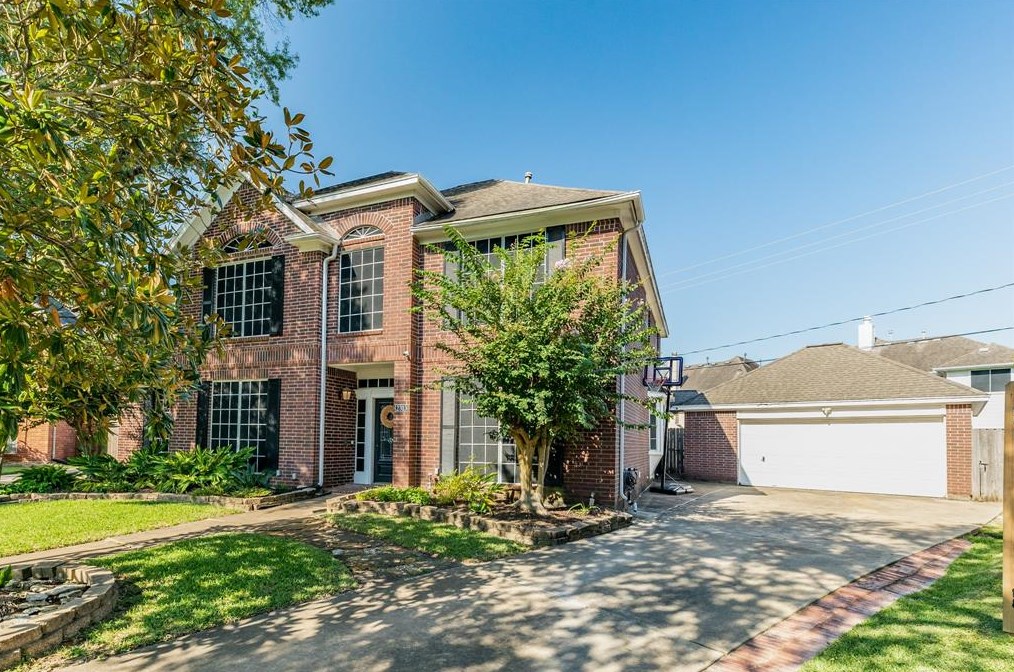 2313 Pin Hook Ct, Taylor Lake Village, TX 77586