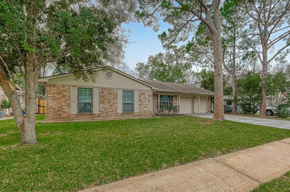 9227 Mcafee Dr, Houston, TX 77031
