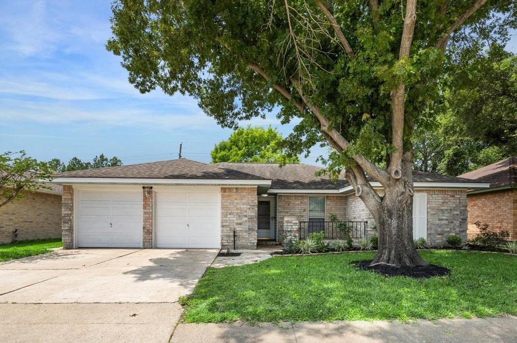 22130 Pearl Lake Dr, Katy, TX 77449-3803