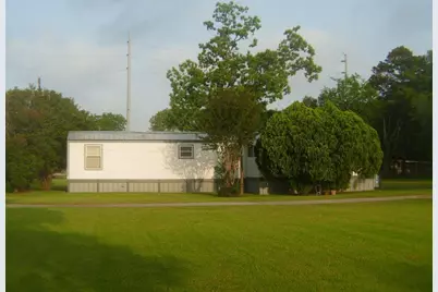 1615 E Wallisville Road, Highlands, TX 77562 - Photo 2