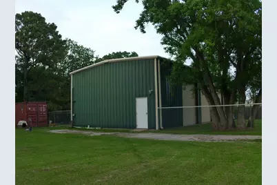 1615 E Wallisville Road, Highlands, TX 77562 - Photo 8