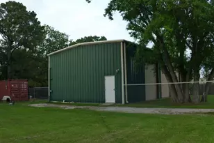 1615 E Wallisville Rd, Highlands, TX 77562 - Photo 8