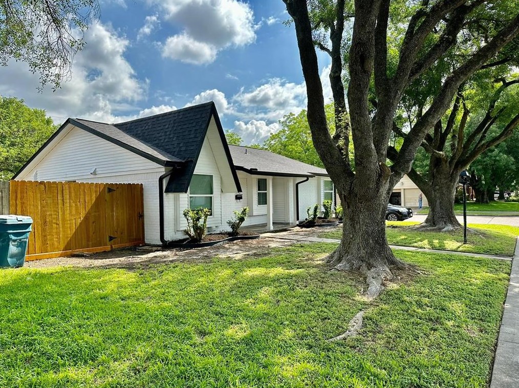 3502 Ripplebrook Dr, Houston, TX 77045