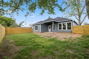 1005 Bonham St, Columbus, TX 78934 - Photo 20
