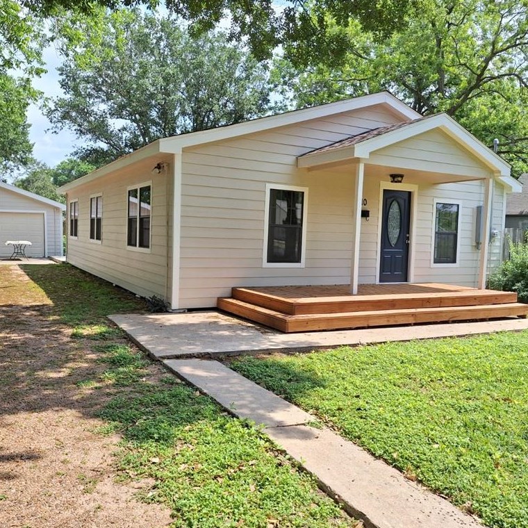 410 Watt St, Jones Creek, TX 77437-3048