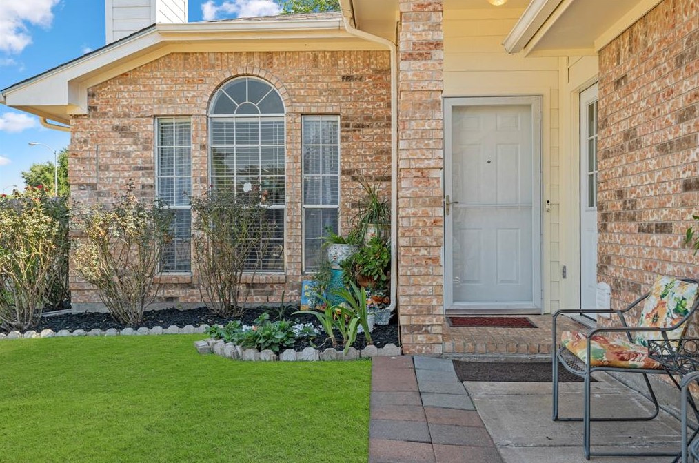 8303 Royal Grove Ct, Houston, TX 77083-5464