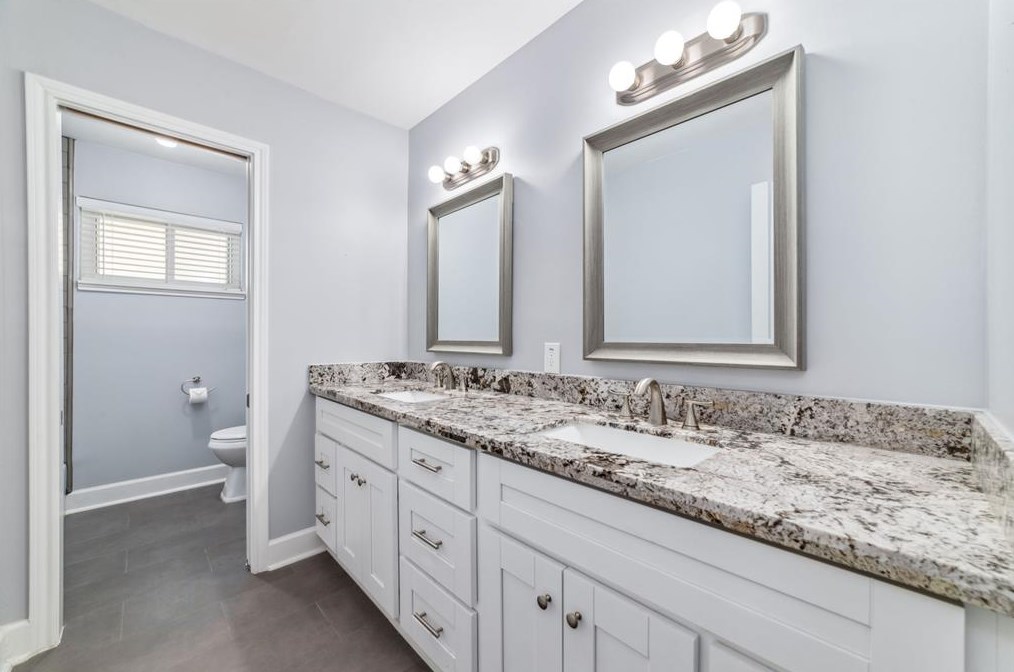 5731 Cheltenham Dr, Houston TX  77096-2929 exterior