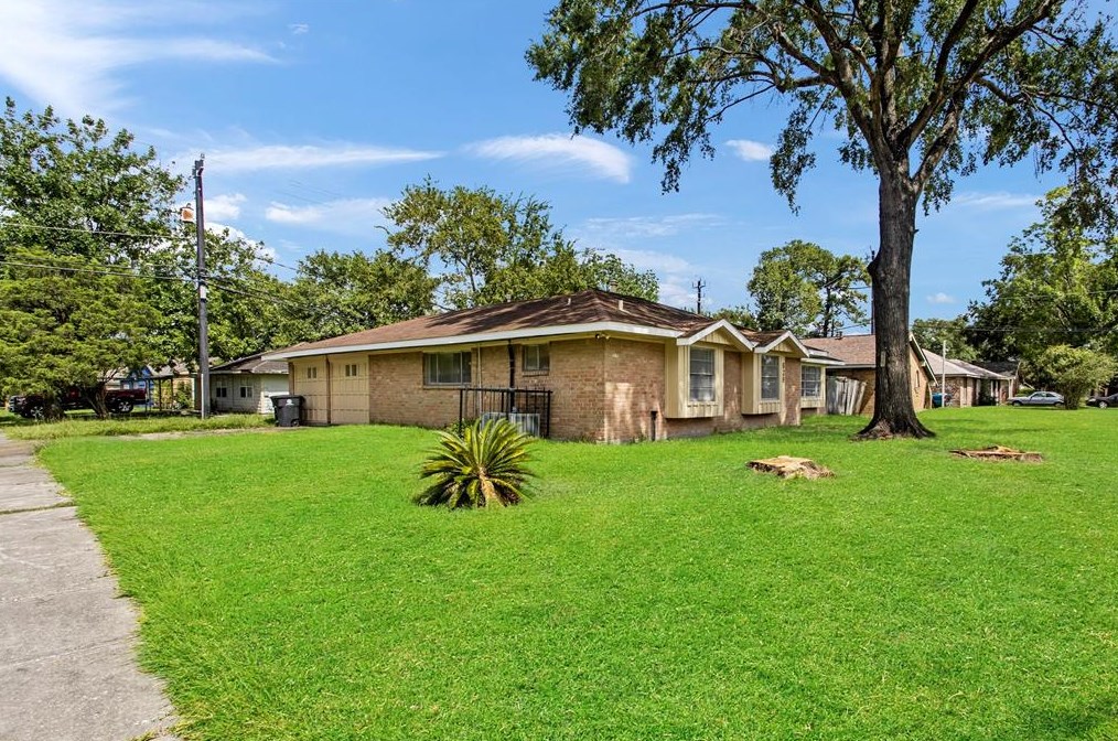 626 Soft Shadows Ln, Houston, TX 77013
