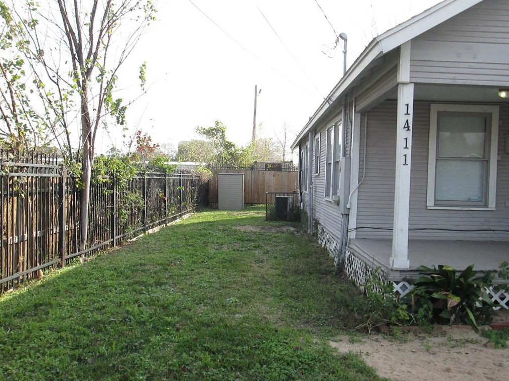 1411 W 34th St, Houston, TX 77018