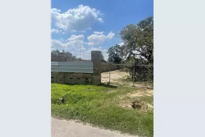 7317 Roswell Street, Houston, TX 77022 - Photo 2