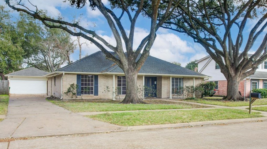 12103 Manorgate Dr, Houston, TX 77031