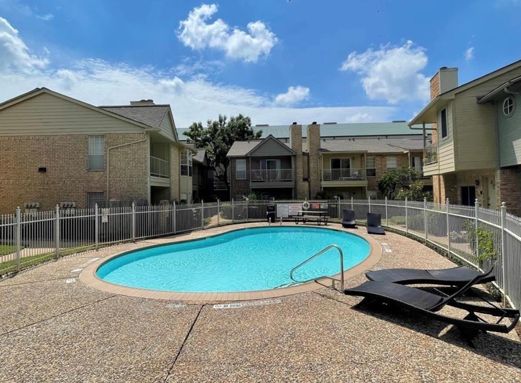 11201 Lynbrook Dr, Houston TX  77042-1357 exterior