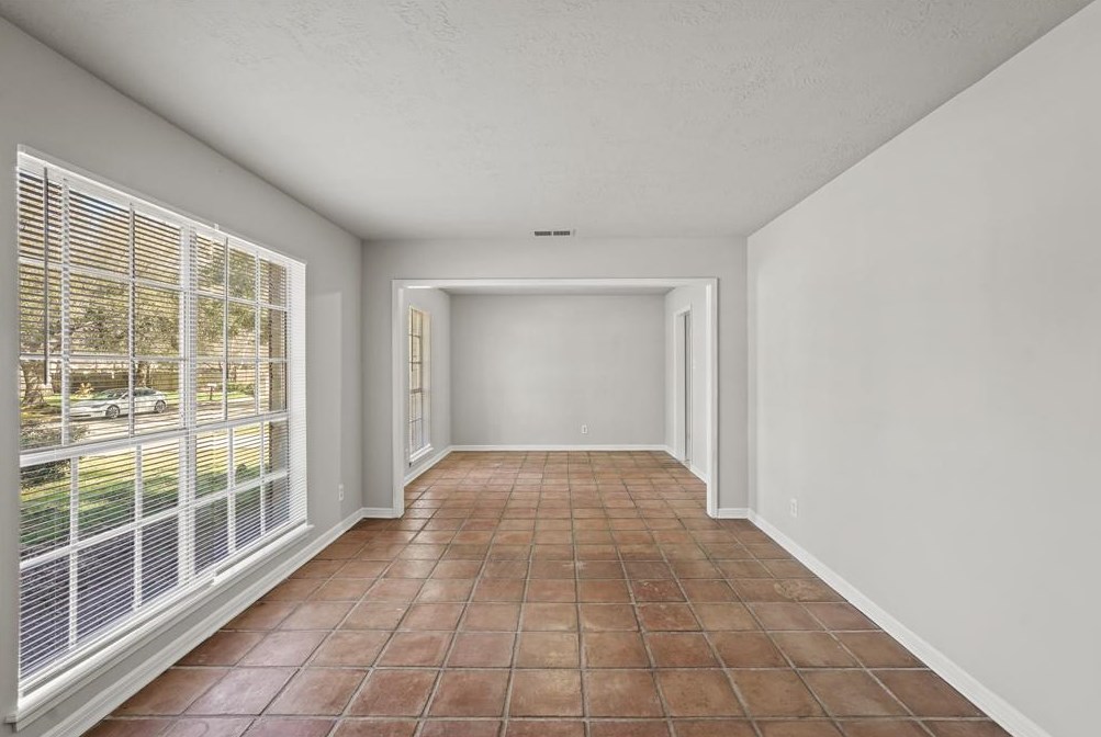 711 Redleaf Ln, Houston TX  77090-1940 exterior