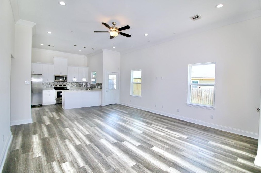 3419 Redbud St #b, Houston, TX 77051