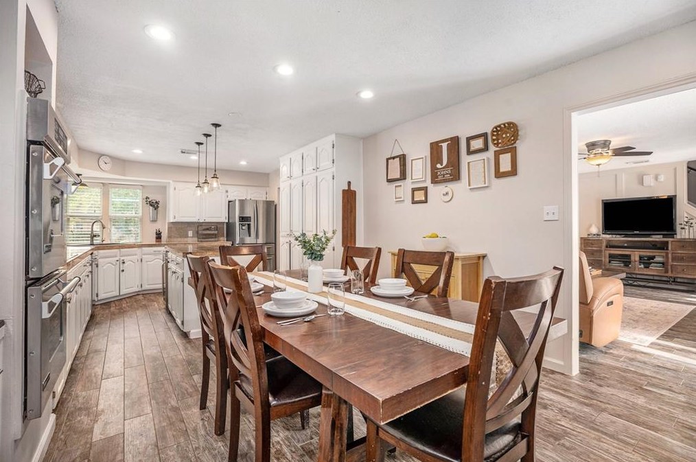 1602 Chelsea Pl, Taylor Lake Village TX 77586-5823 exterior